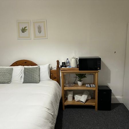 Precise Homes Ltd Wolverhampton Eksteriør bilde