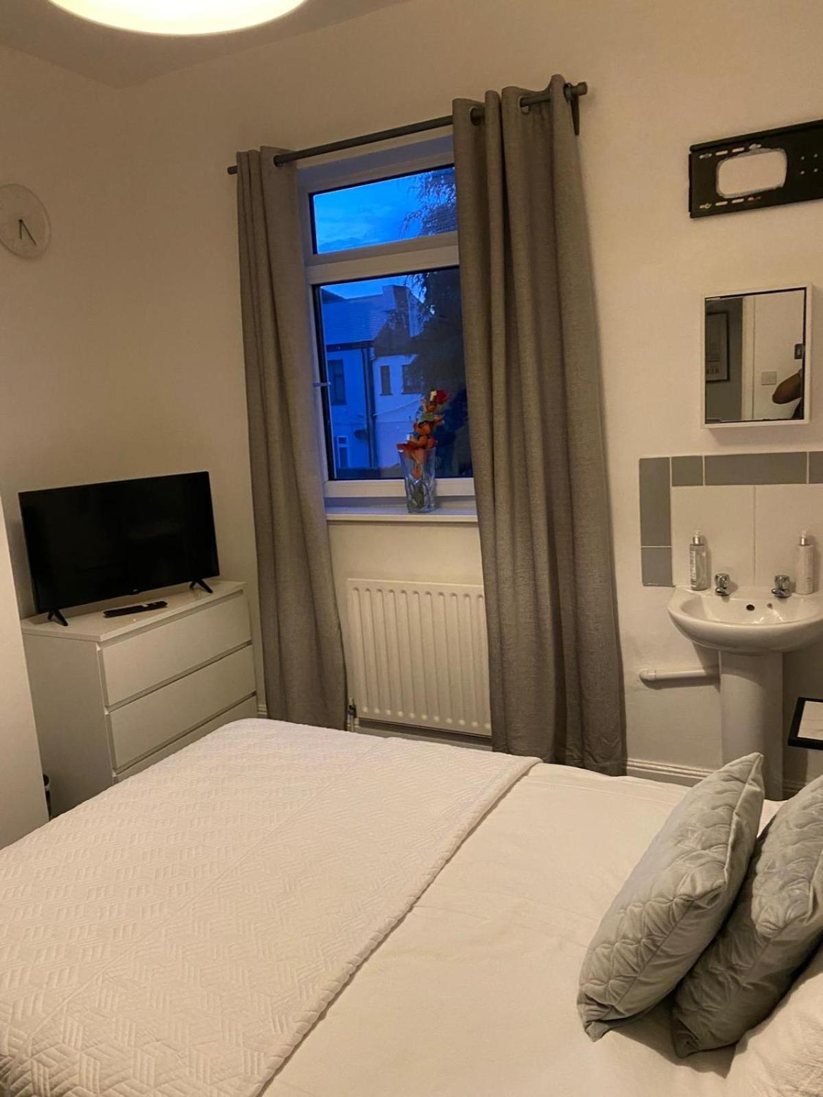 Precise Homes Ltd Wolverhampton Eksteriør bilde